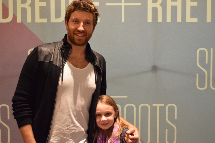 short kid tall man TURN THE CAMERA